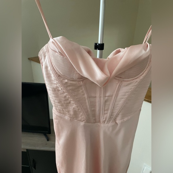 Size small house of cb dress only worn once - Picture 2 of 4